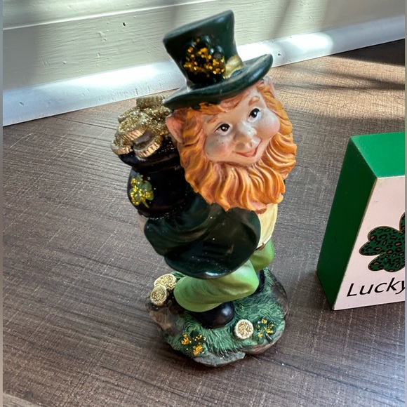 Lot Hobby Lobby St. Patrick's Day Leprechaun Figurine and Sign Set of 4 - Picture 2 of 14